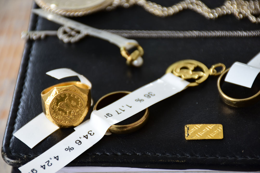 Goldankauf Schmuckankauf Duisburg Altgold und Schmuckstücke aus Gold, angekauft von Bringwert in Duisburg.
